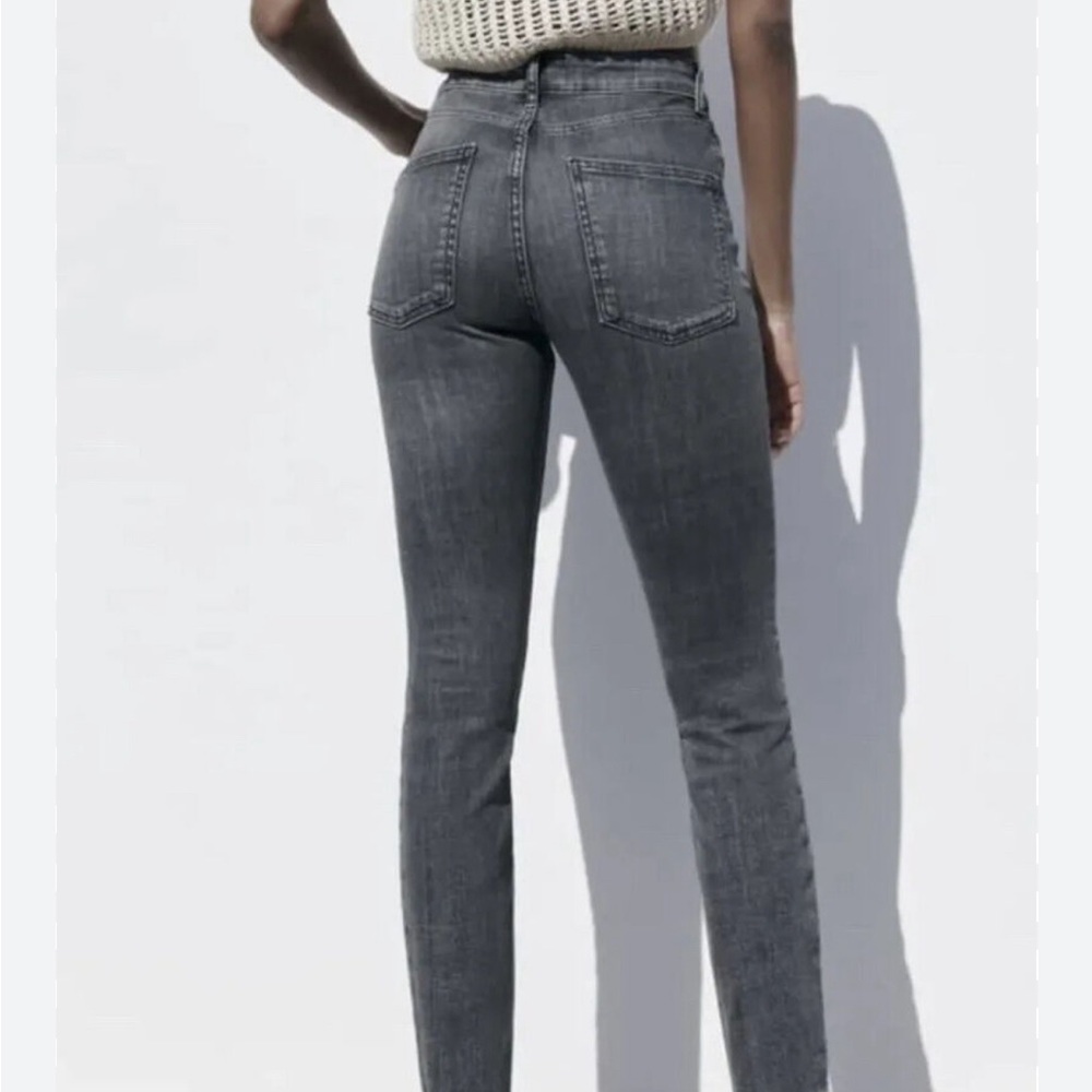 Zara women’s high waisted grey skinny jeans Raw Hem ripped Size US 4